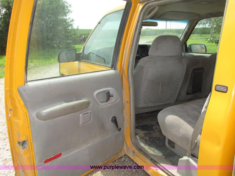 image for item F7450 1997 Chevrolet Cheyenne 3500 Crew Cab service truck