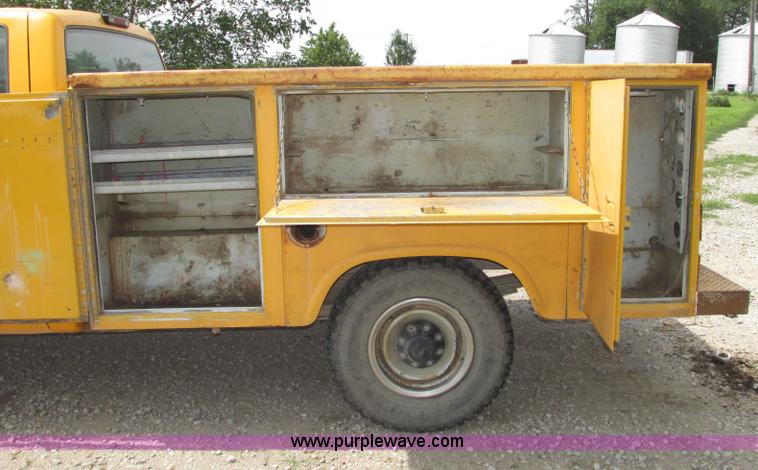 image for item F7450 1997 Chevrolet Cheyenne 3500 Crew Cab service truck