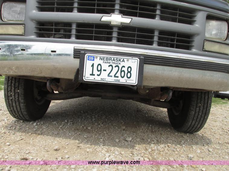 image for item F7450 1997 Chevrolet Cheyenne 3500 Crew Cab service truck