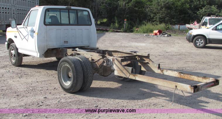 image for item F7460 1993 Ford F350 XL cab and chassis