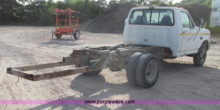 image for item F7460 1993 Ford F350 XL cab and chassis