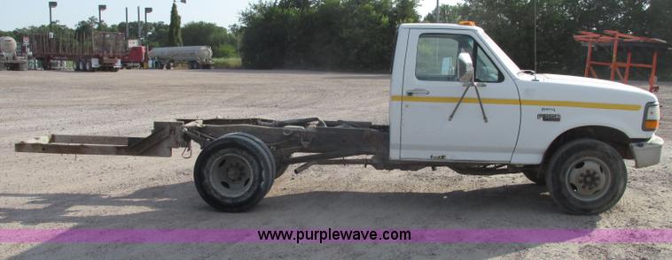 image for item F7460 1993 Ford F350 XL cab and chassis