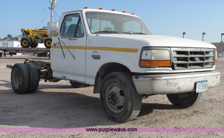 image for item F7460 1993 Ford F350 XL cab and chassis