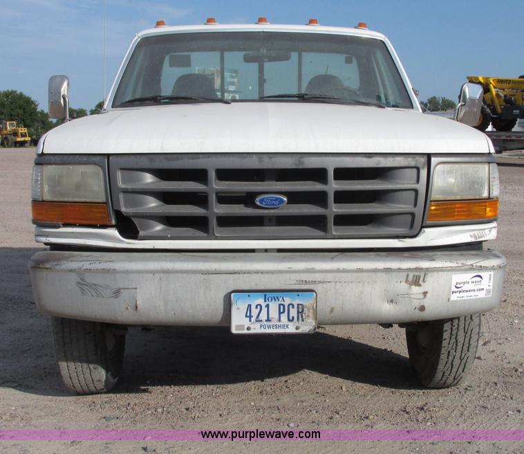 image for item F7460 1993 Ford F350 XL cab and chassis