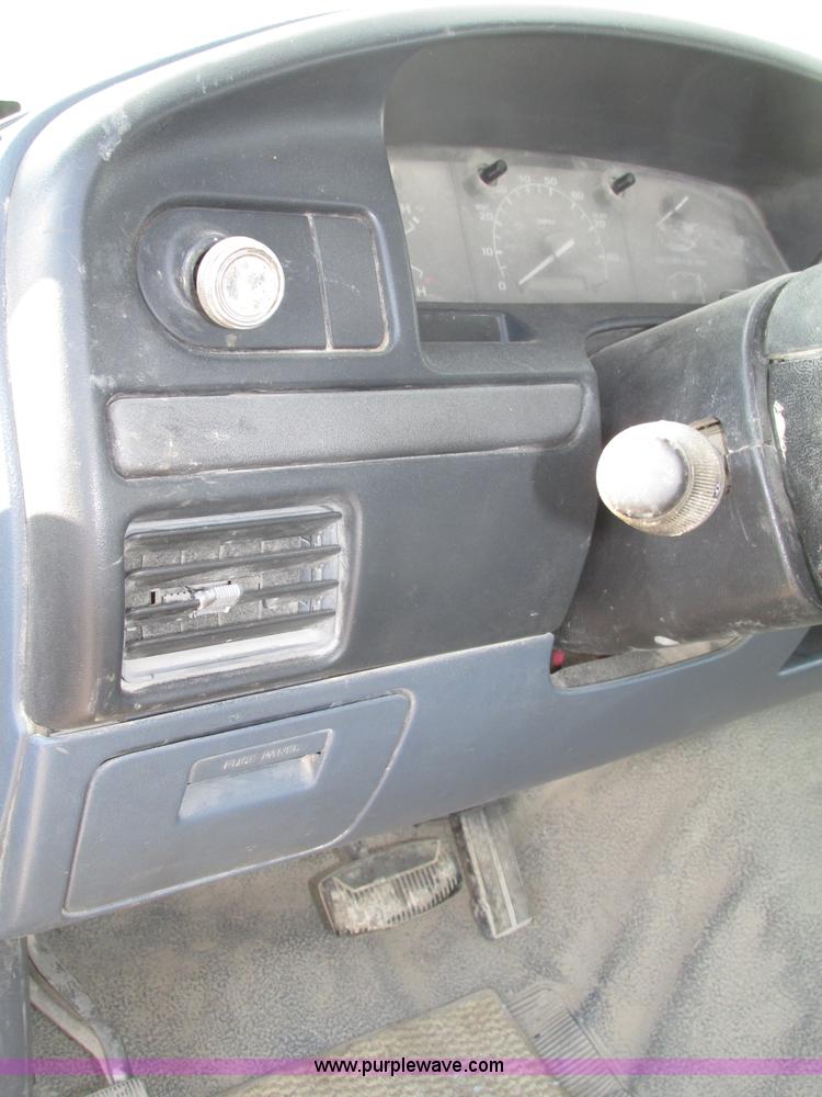 image for item F7460 1993 Ford F350 XL cab and chassis