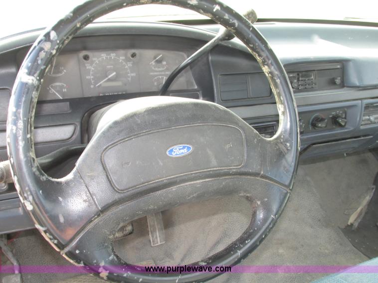 image for item F7460 1993 Ford F350 XL cab and chassis