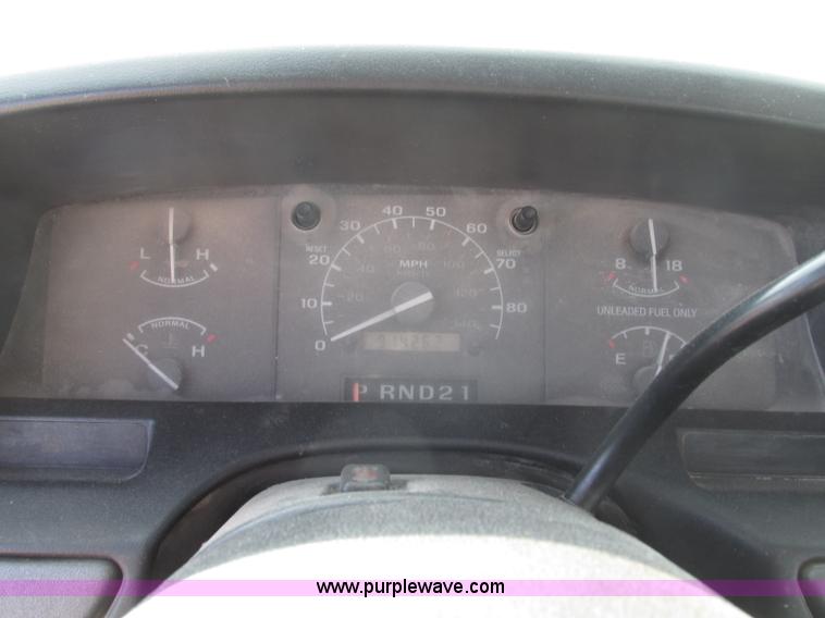 image for item F7460 1993 Ford F350 XL cab and chassis