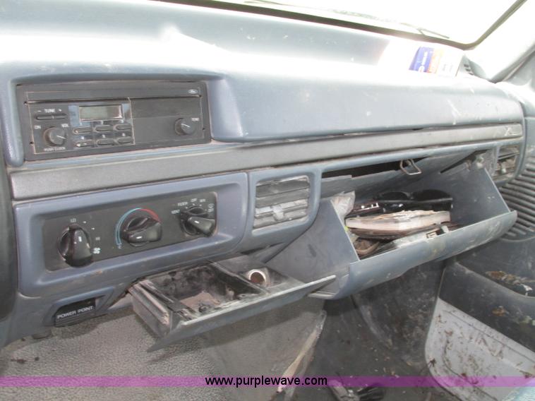 image for item F7460 1993 Ford F350 XL cab and chassis