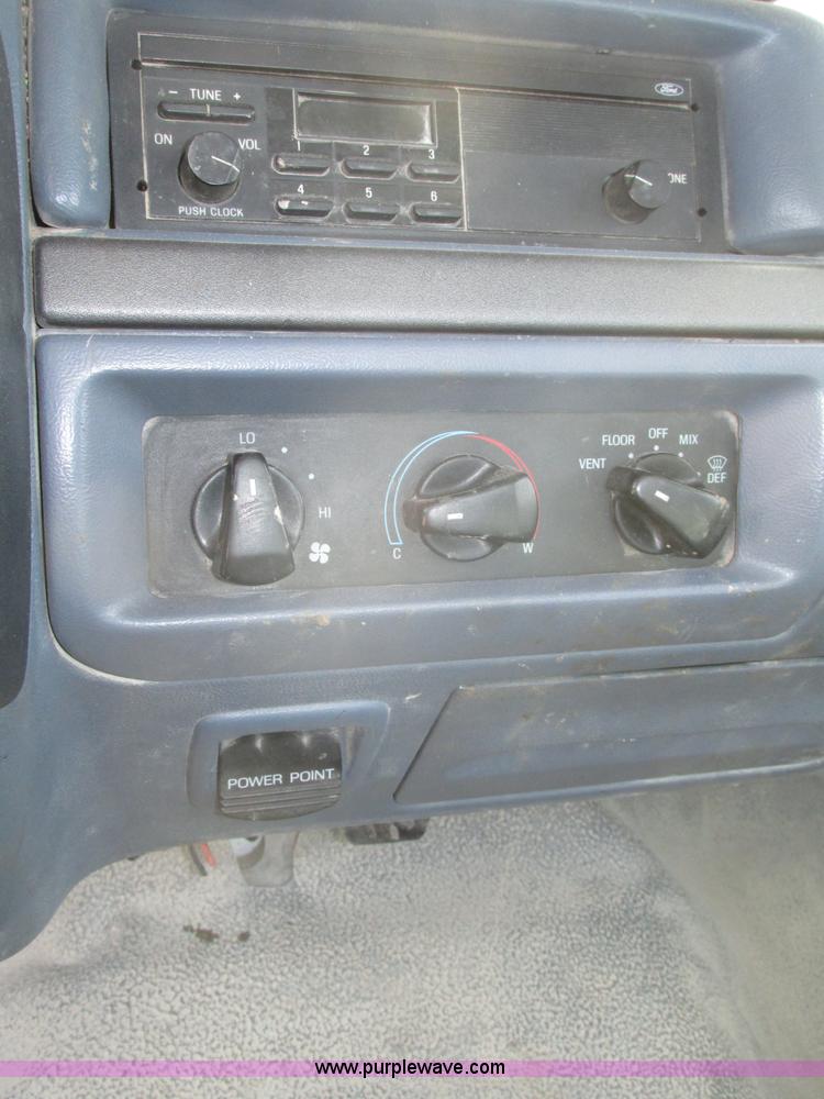 image for item F7460 1993 Ford F350 XL cab and chassis