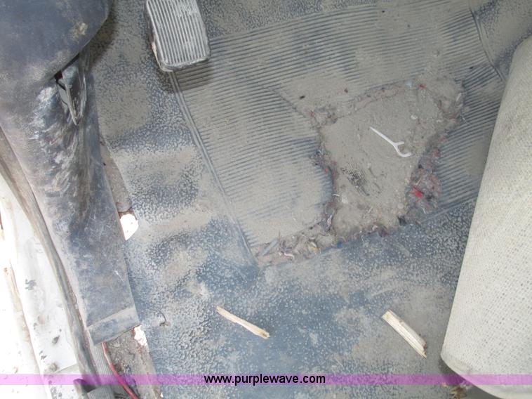 image for item F7460 1993 Ford F350 XL cab and chassis