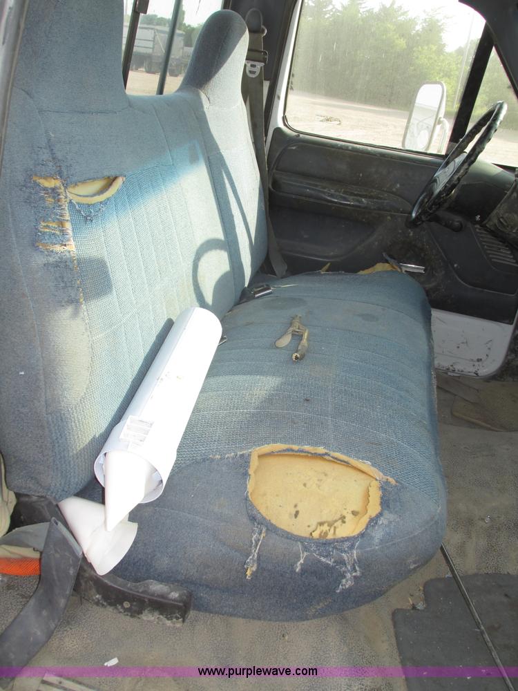 image for item F7460 1993 Ford F350 XL cab and chassis