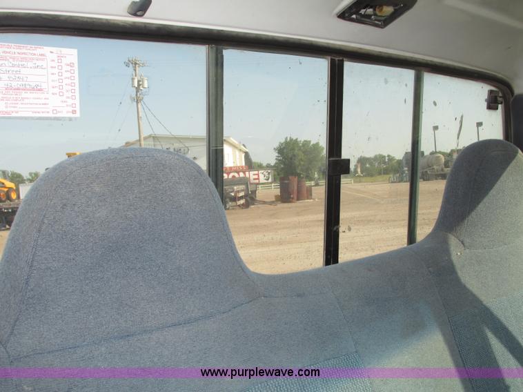 image for item F7460 1993 Ford F350 XL cab and chassis