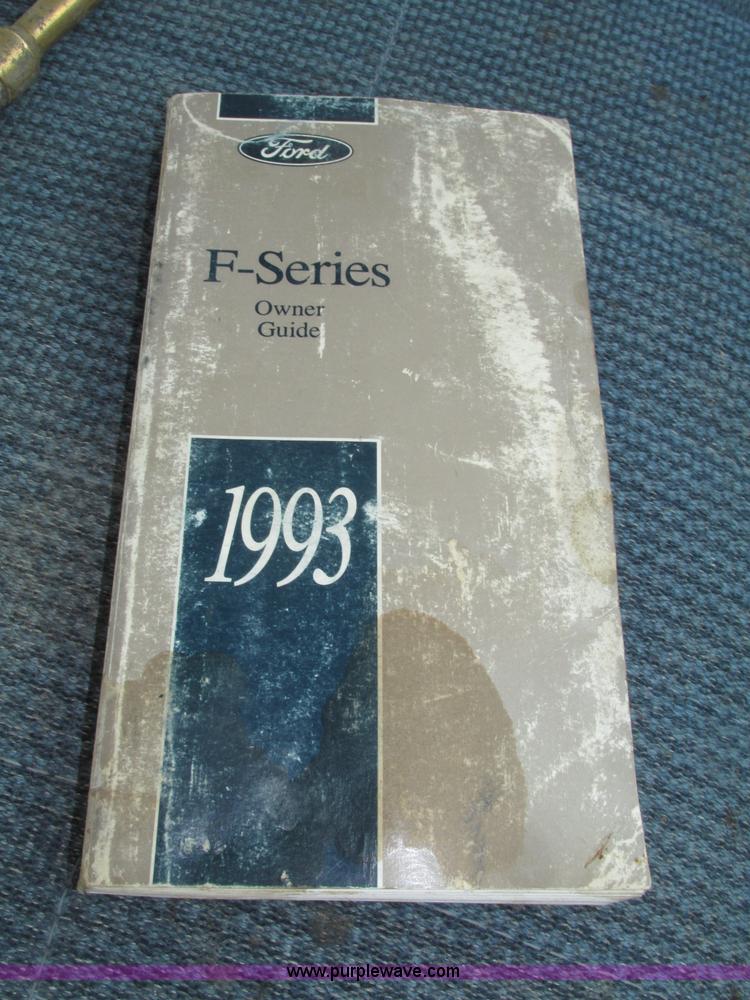 image for item F7460 1993 Ford F350 XL cab and chassis