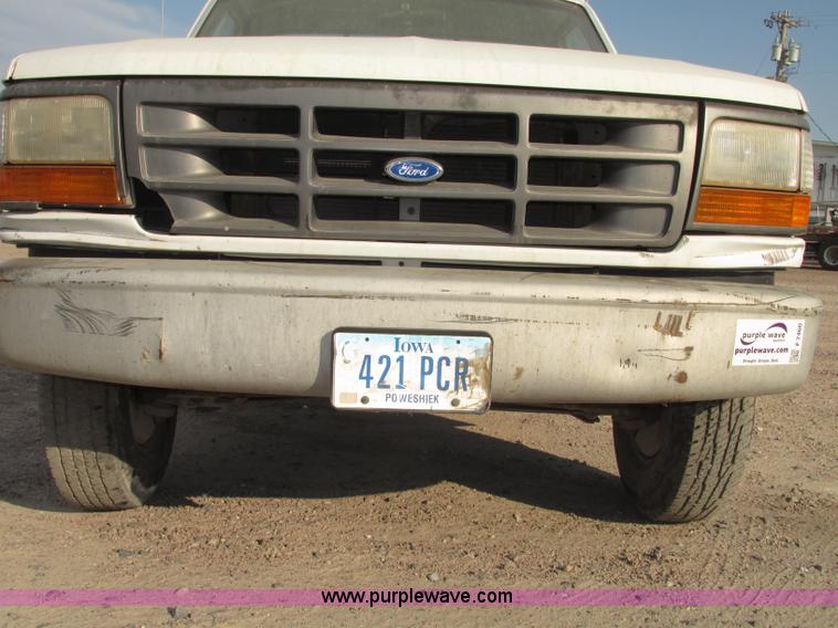 image for item F7460 1993 Ford F350 XL cab and chassis