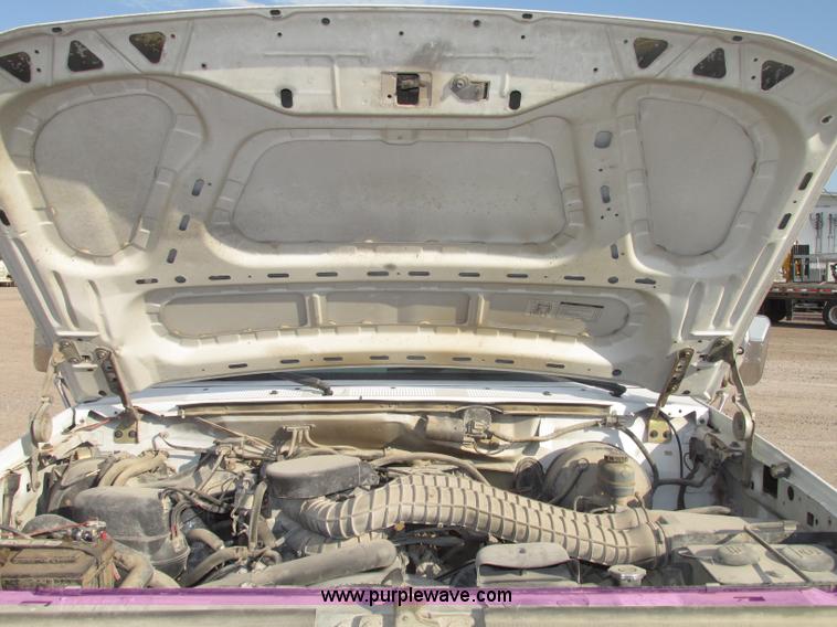 image for item F7460 1993 Ford F350 XL cab and chassis