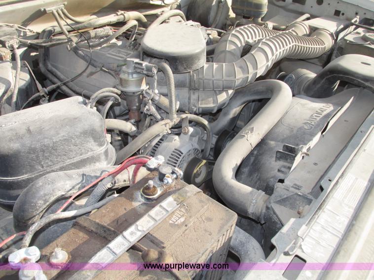 image for item F7460 1993 Ford F350 XL cab and chassis