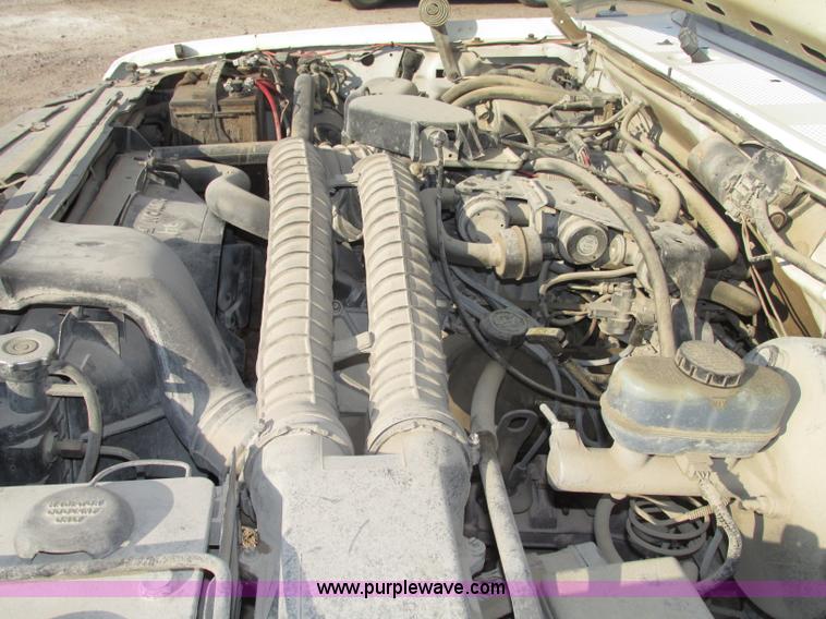 image for item F7460 1993 Ford F350 XL cab and chassis