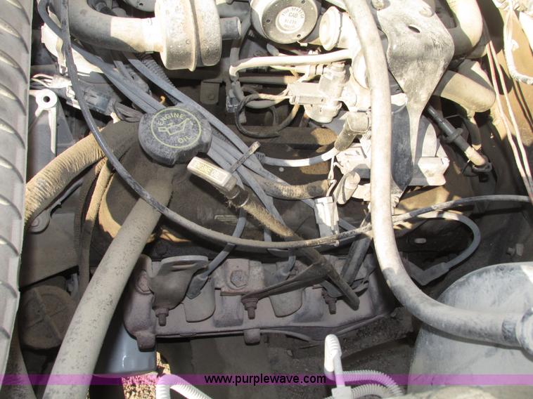 image for item F7460 1993 Ford F350 XL cab and chassis