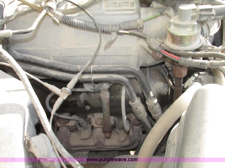 image for item F7460 1993 Ford F350 XL cab and chassis