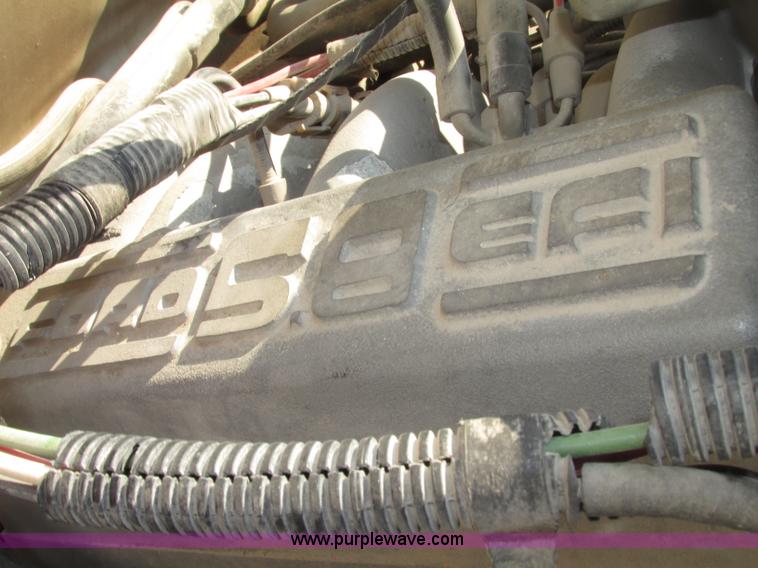 image for item F7460 1993 Ford F350 XL cab and chassis