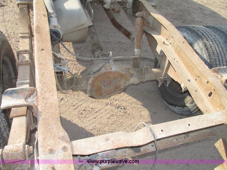 image for item F7460 1993 Ford F350 XL cab and chassis