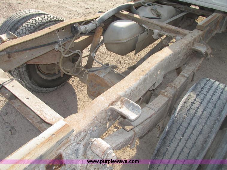 image for item F7460 1993 Ford F350 XL cab and chassis