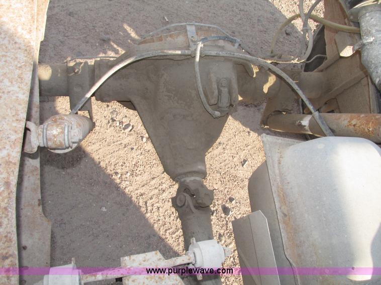 image for item F7460 1993 Ford F350 XL cab and chassis
