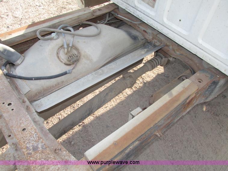 image for item F7460 1993 Ford F350 XL cab and chassis