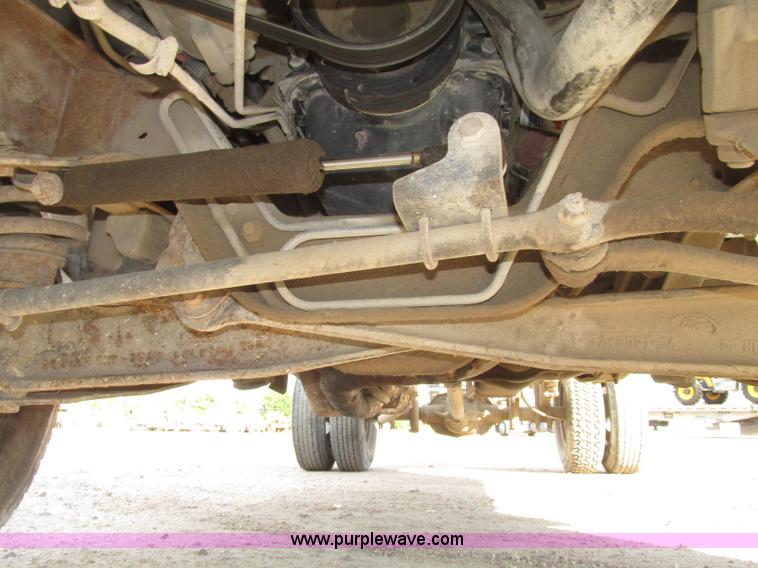 image for item F7460 1993 Ford F350 XL cab and chassis