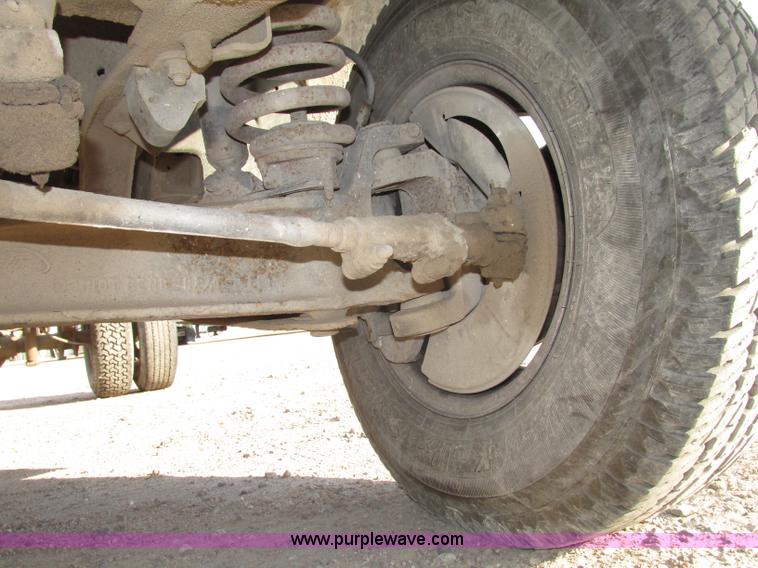 image for item F7460 1993 Ford F350 XL cab and chassis