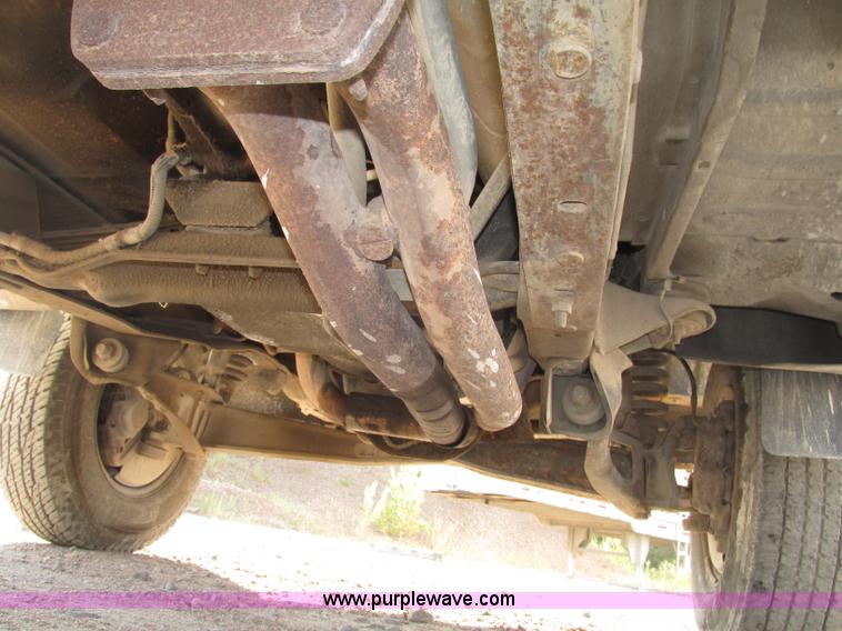 image for item F7460 1993 Ford F350 XL cab and chassis