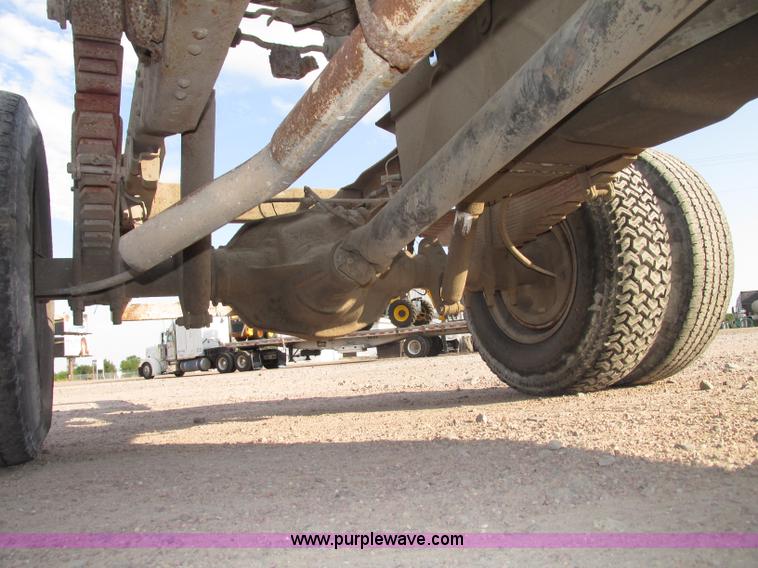 image for item F7460 1993 Ford F350 XL cab and chassis