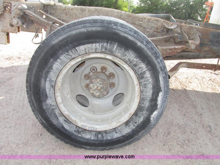 image for item F7460 1993 Ford F350 XL cab and chassis