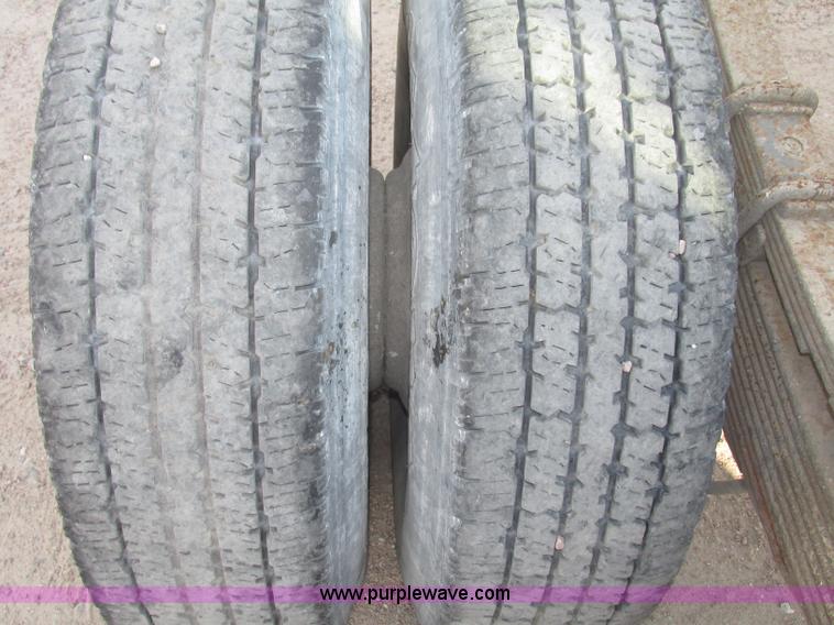 image for item F7460 1993 Ford F350 XL cab and chassis