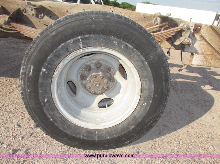 image for item F7460 1993 Ford F350 XL cab and chassis