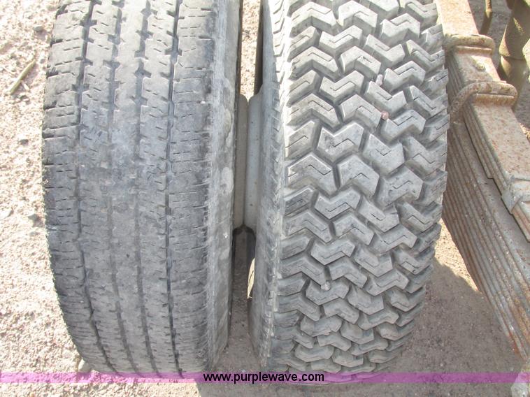 image for item F7460 1993 Ford F350 XL cab and chassis