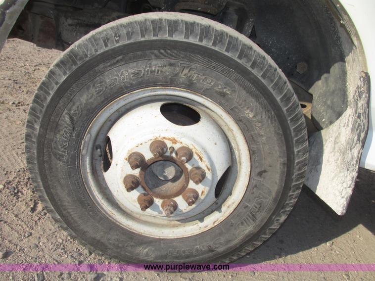 image for item F7460 1993 Ford F350 XL cab and chassis