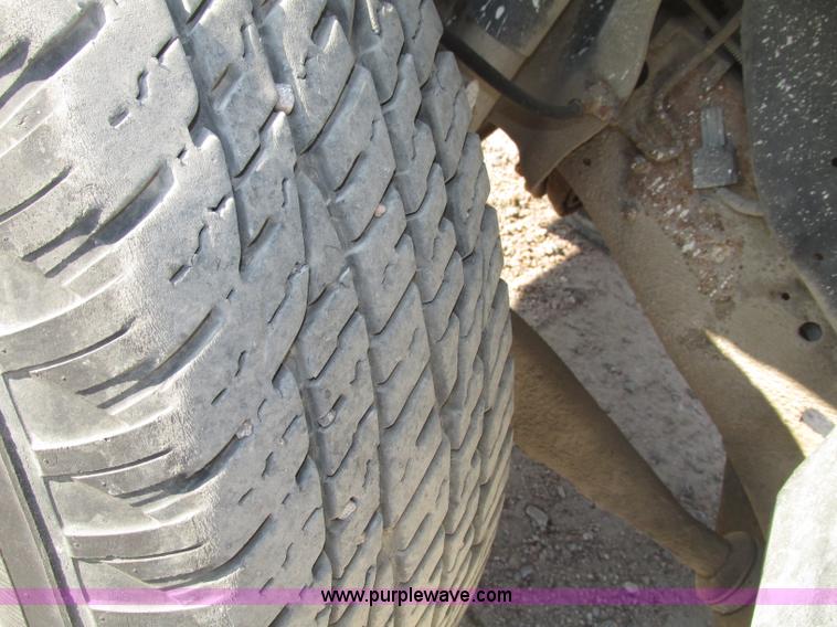 image for item F7460 1993 Ford F350 XL cab and chassis