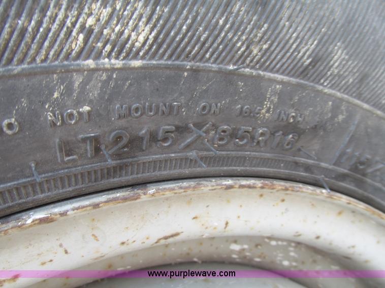 image for item F7460 1993 Ford F350 XL cab and chassis