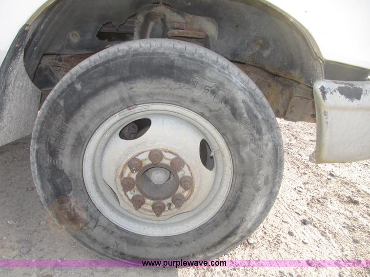 image for item F7460 1993 Ford F350 XL cab and chassis