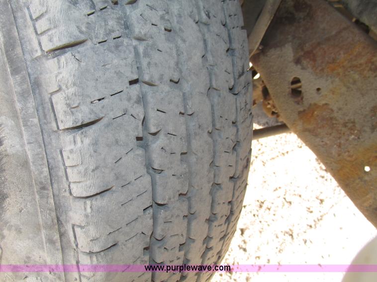 image for item F7460 1993 Ford F350 XL cab and chassis