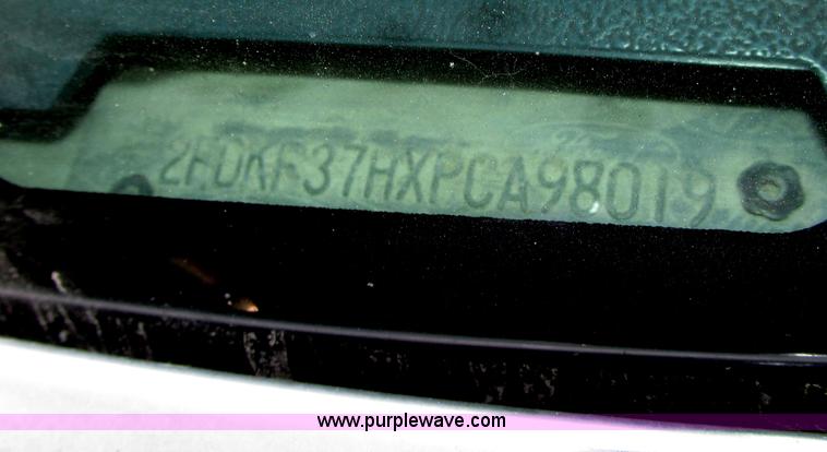 image for item F7460 1993 Ford F350 XL cab and chassis