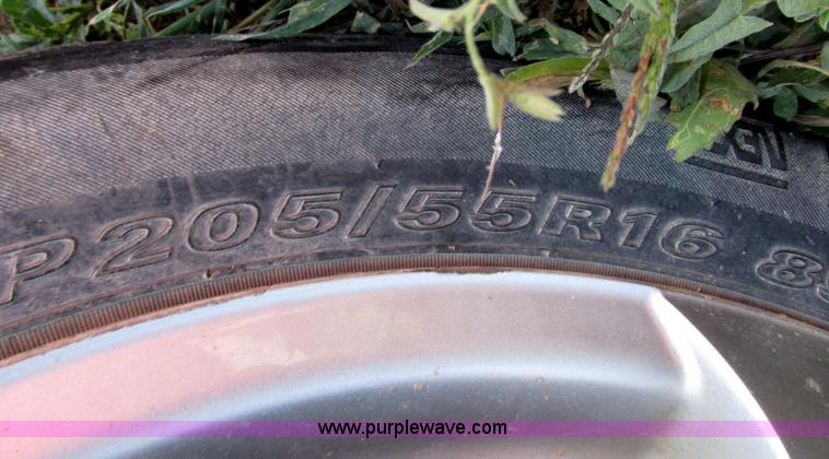 image for item F7461 2003 Saturn ION Quad Coupe 3