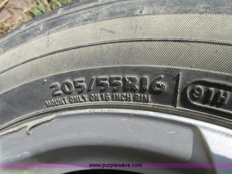 image for item F7461 2003 Saturn ION Quad Coupe 3