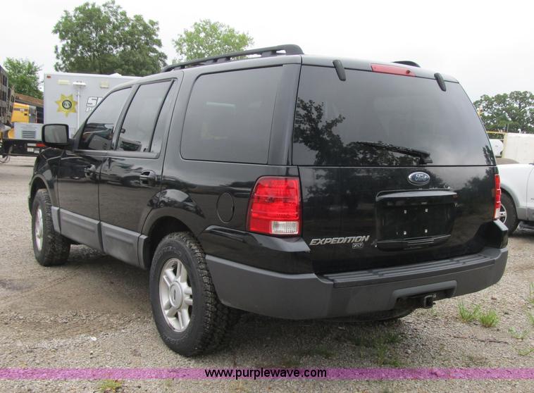 image for item F8806 2005 Ford Expedition XLT SUV