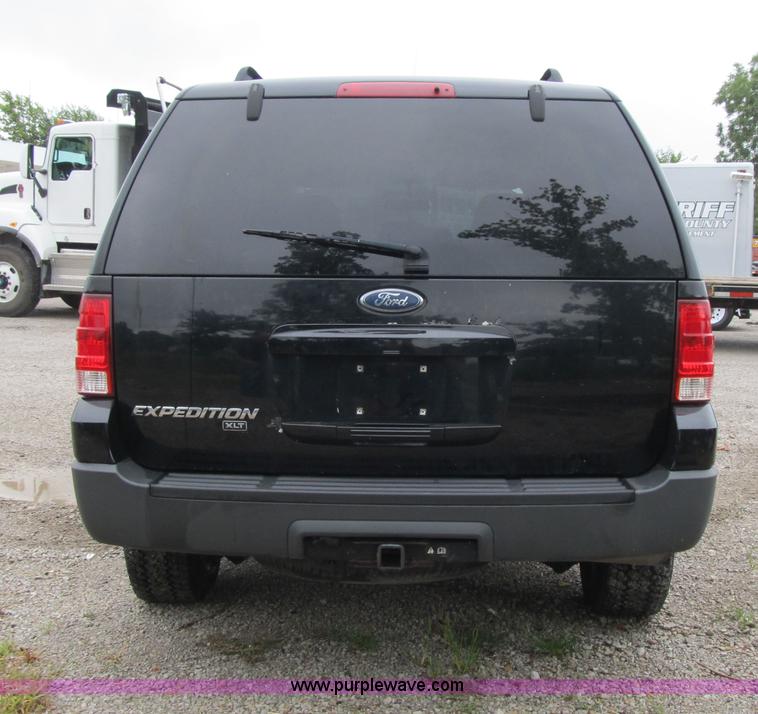 image for item F8806 2005 Ford Expedition XLT SUV