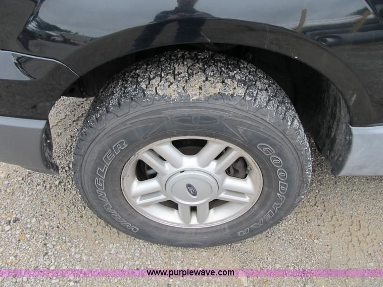 image for item F8806 2005 Ford Expedition XLT SUV