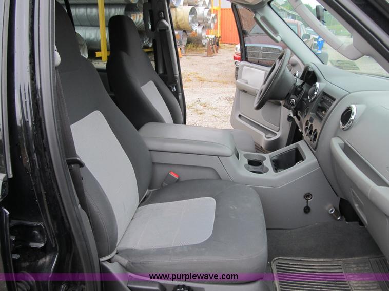 image for item F8806 2005 Ford Expedition XLT SUV