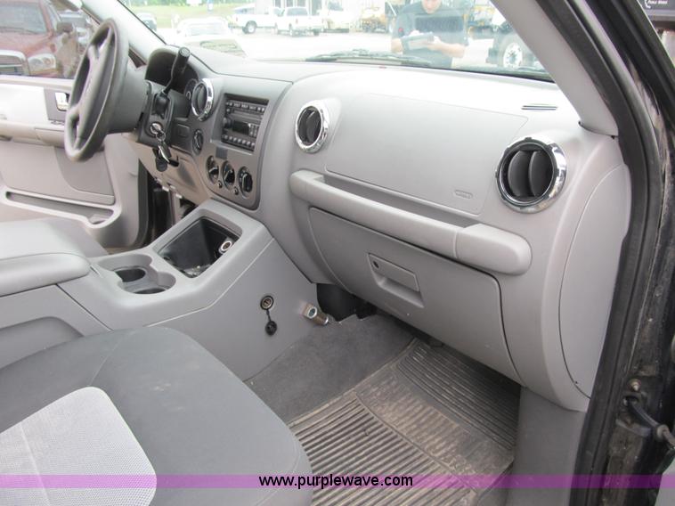 image for item F8806 2005 Ford Expedition XLT SUV