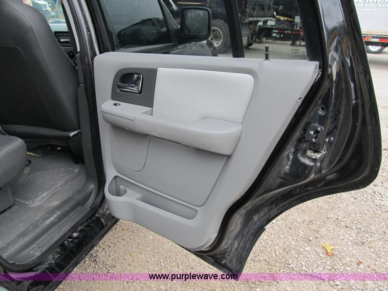 image for item F8806 2005 Ford Expedition XLT SUV